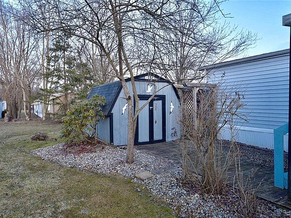5th image of 704 Country Pines Dr SW
