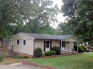 303 17th St NW, Hickory, NC 28601