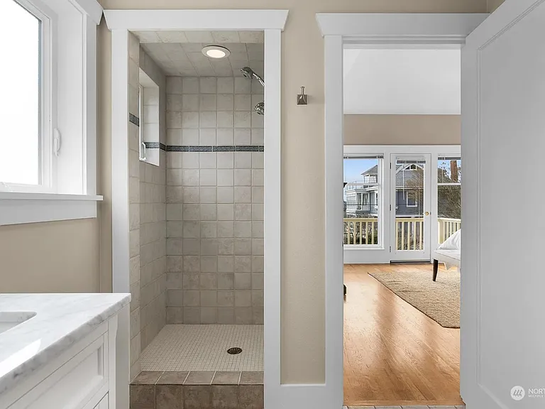 Primary en-suite bathroom shower