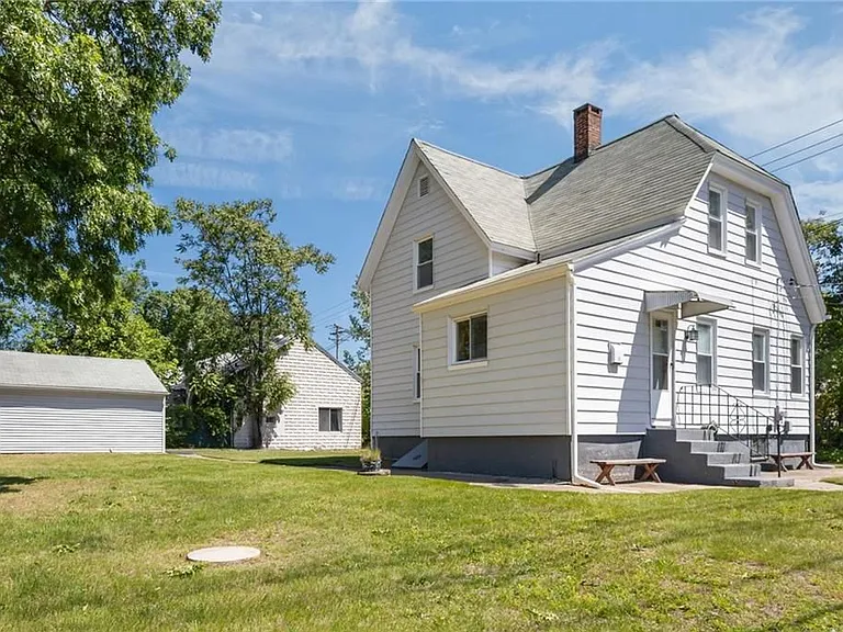 9 Gardner Ave — Photo 37