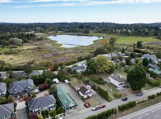 3883 Douglas St, Saanich, BC V8Z3K8