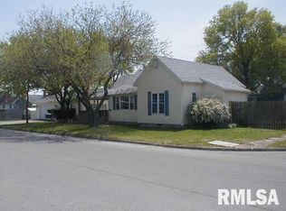 120 N 10th St, Herrin, IL 62948