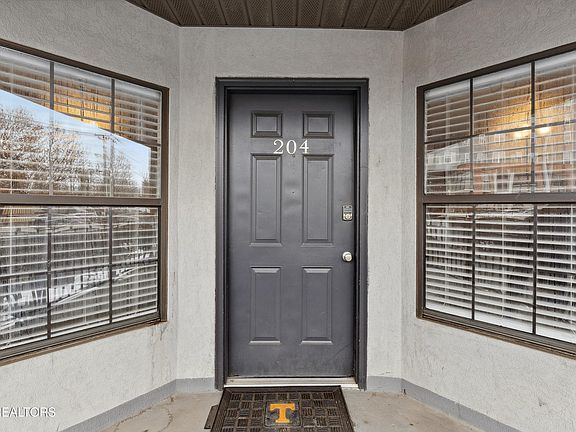 2nd image of 2201 Lake Ave APT 204