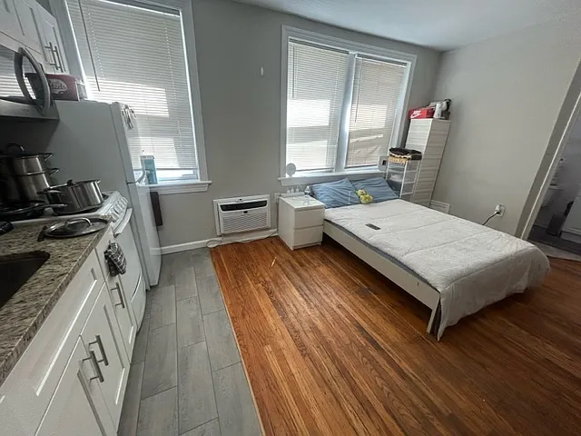 Building Photo - 3416 Spring Garden St #12