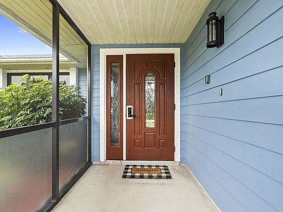 2nd image of 1001 SW Canary Terrace