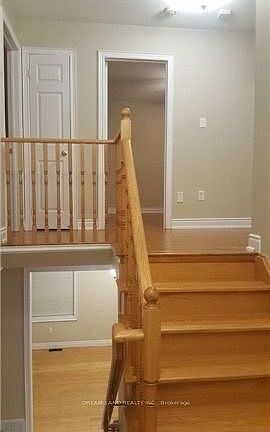 5th image of 19 Stuart Ave N