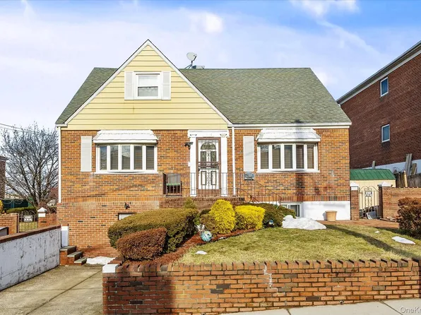 5739 78th Street, Middle Village, NY 11379