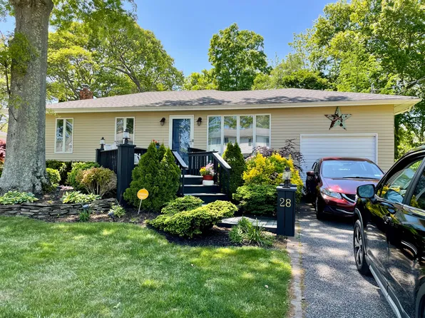 (undisclosed Address), Bellport, NY 11713