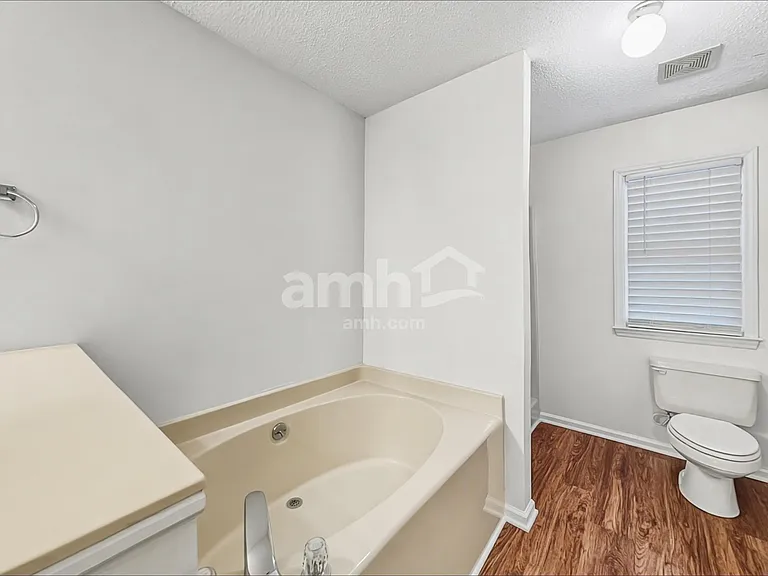 946 George Place Dr — Photo 13