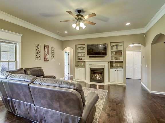 4th image of 208 Morgan Trace Ct