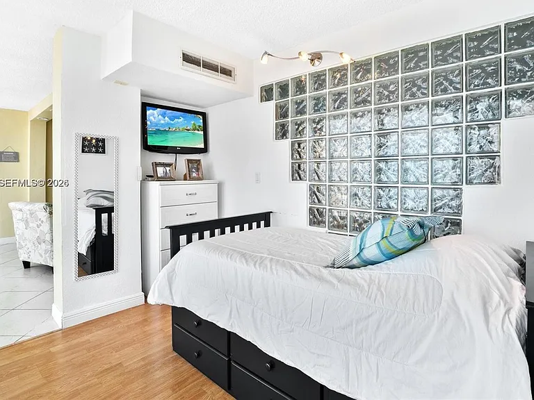 5401 Collins Ave #807 — Photo 23