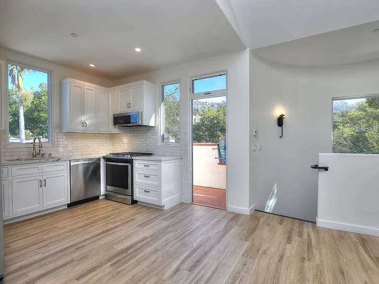 1005 N Milpas St #A — Photo 4