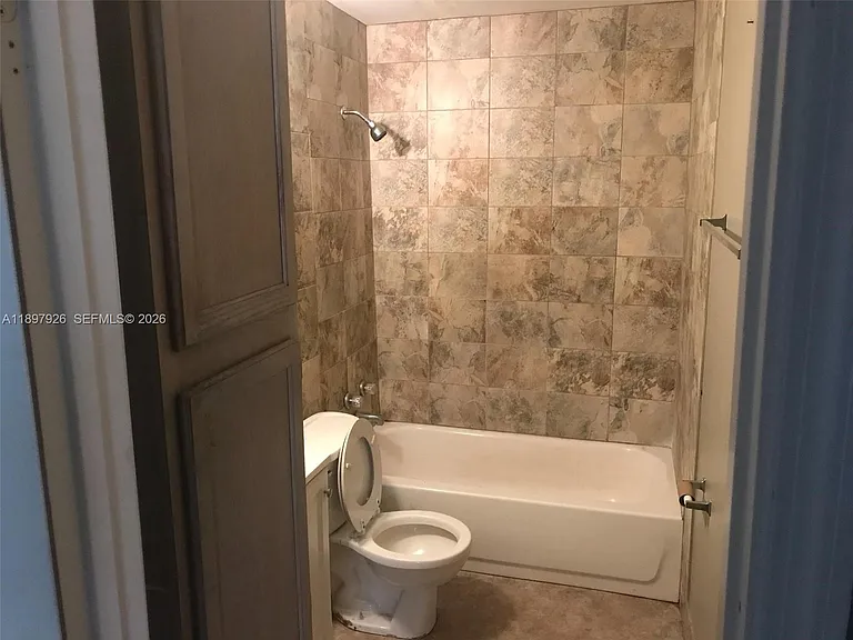 2748 Broadway Ave — Photo 9