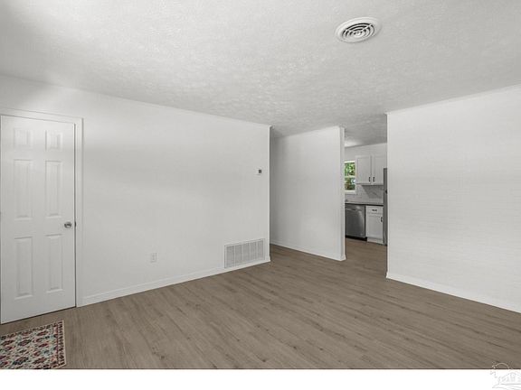 3rd image of 6425 Julia Dr