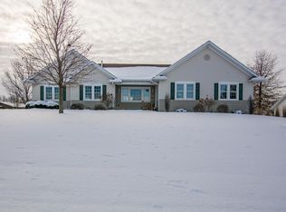 501 Clover Ridge Dr, Walford, IA 52351