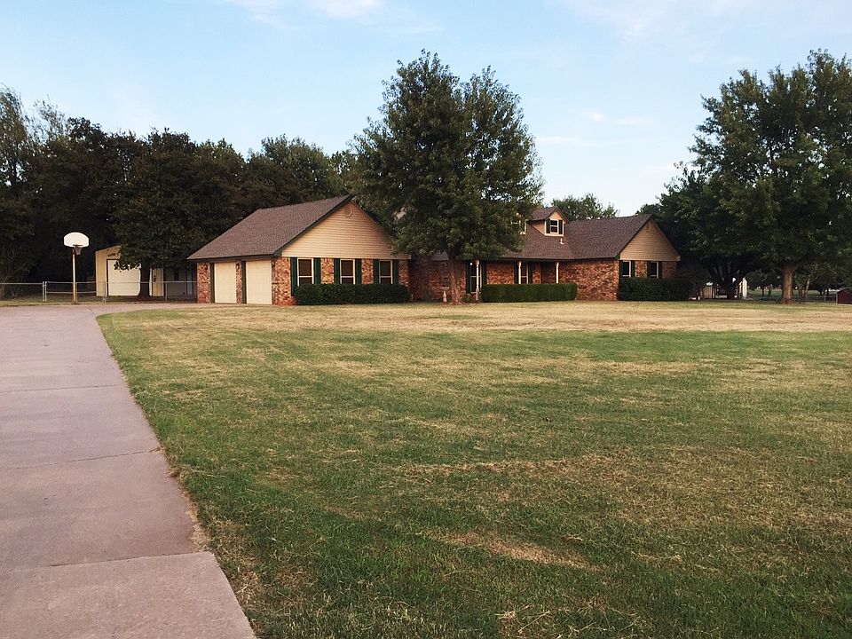 1st image of 817 Oaklawn Dr