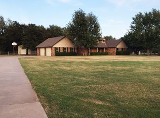 817 Oaklawn Dr, Tuttle, OK 73089