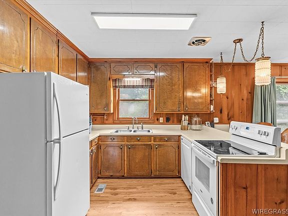 4th image of 108 E Register Ave