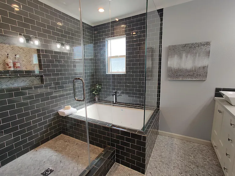 806 Carmel Ct — Photo 9