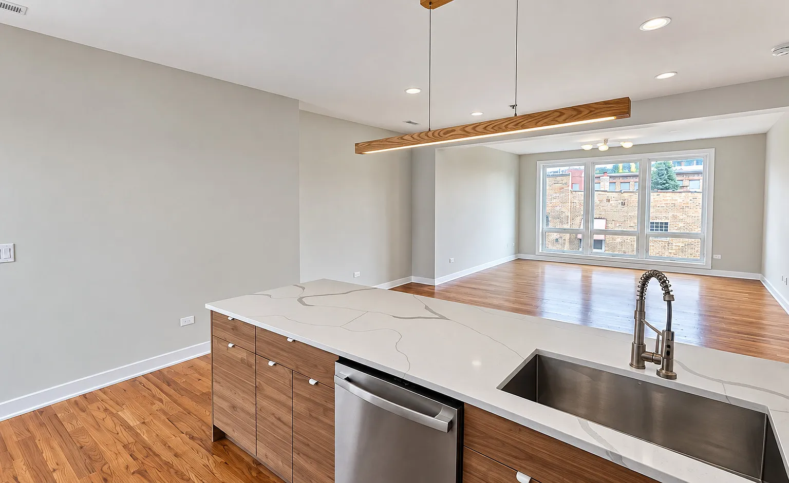 3 bed, 1300 sqft, $2,455 — Photo 3
