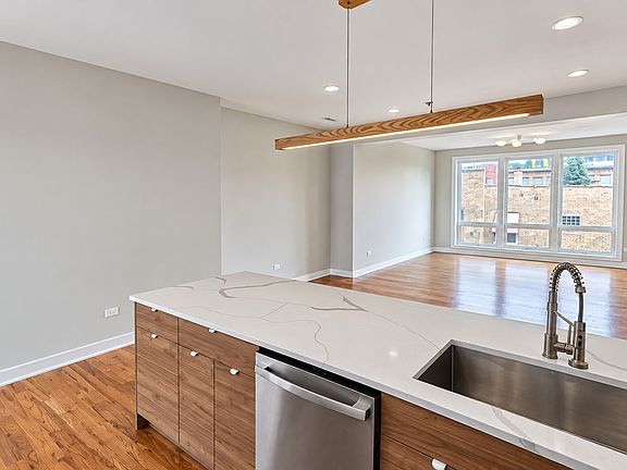 3rd image of 2839 W 24th Blvd #3M