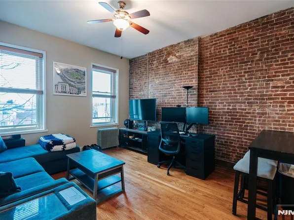 832 Washington St APT 6, Hoboken, NJ 07030