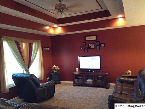 3rd image of 131 Willow Creek Dr