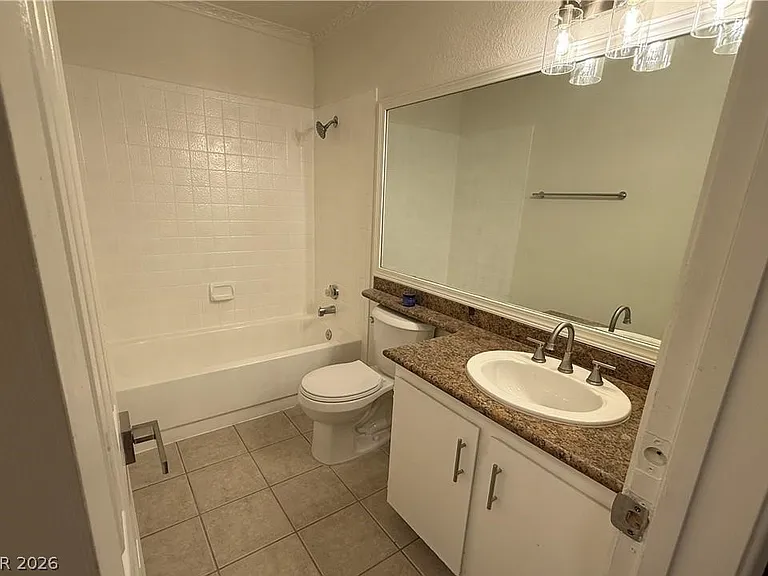 460 Elm Dr #204 — Photo 16