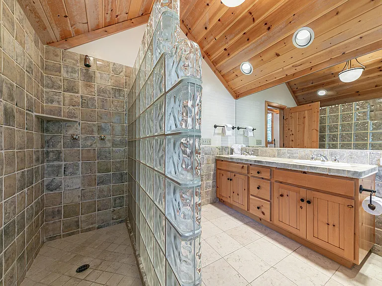 8520 Lahontan Dr — Photo 23