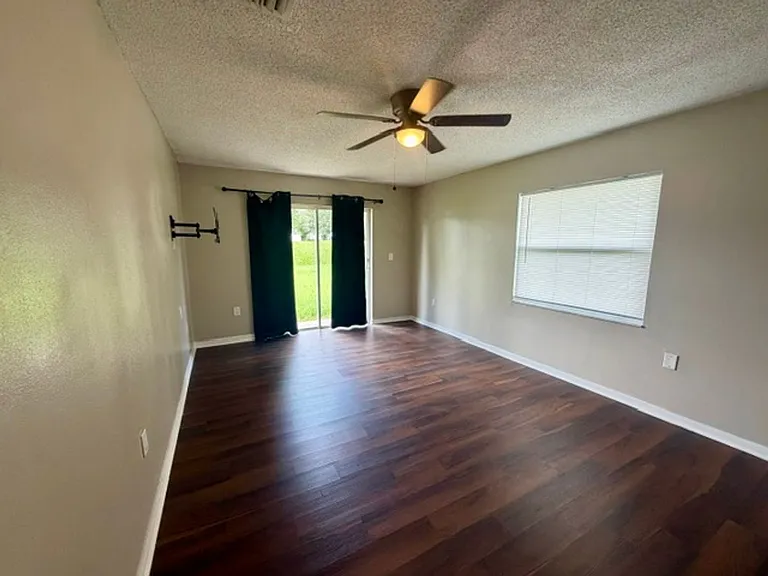 3175 Victoria Dr — Photo 9