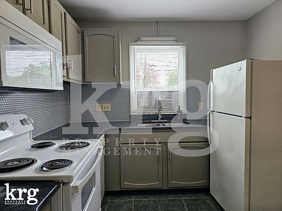 4th image of 521 Tate St