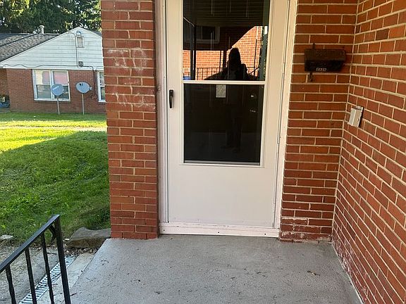 2nd image of 2325 E Midlothian Blvd