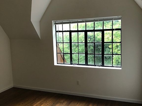 4th image of 85 Burns St #2