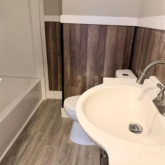 10613 Nelson Ave — Photo 12
