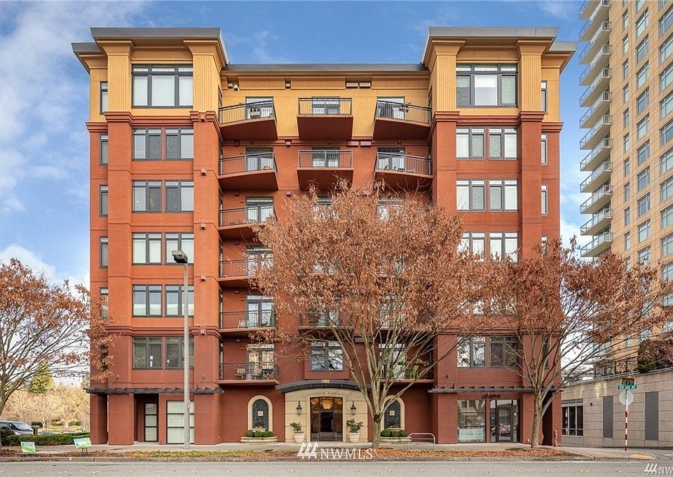 Coveted Villa Firenze building houses Bellevue's most discerning residents. Extremely well-managed boutique complex with only 30 residential units plus two great commercial business (acupuncturist and day spa) on the main floor.