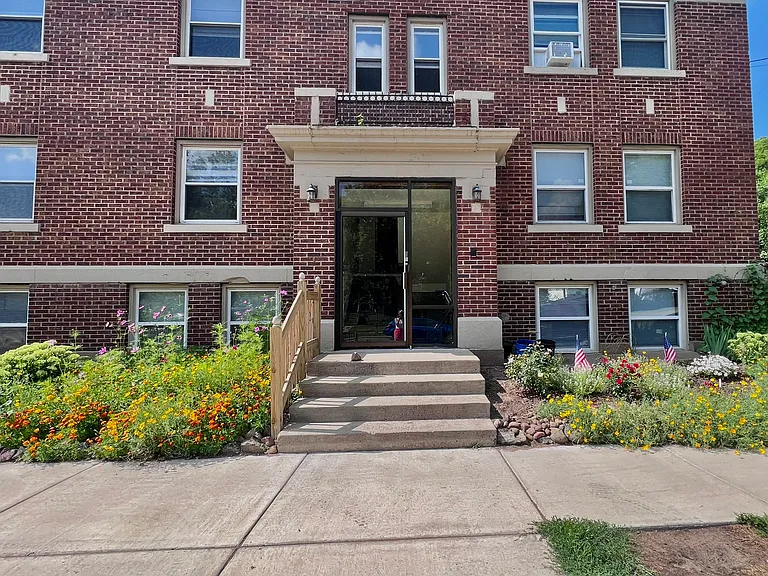 1019 S Farwell St — Photo 11