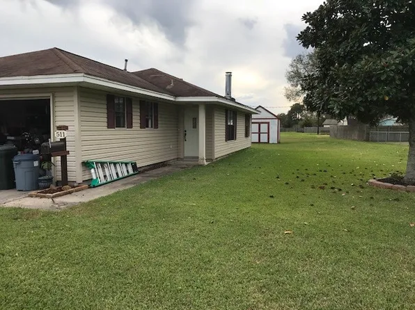 511 Sasser Ln, Port Neches, TX 77651