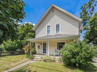 22 Ash St W, Three Oaks, MI 49128