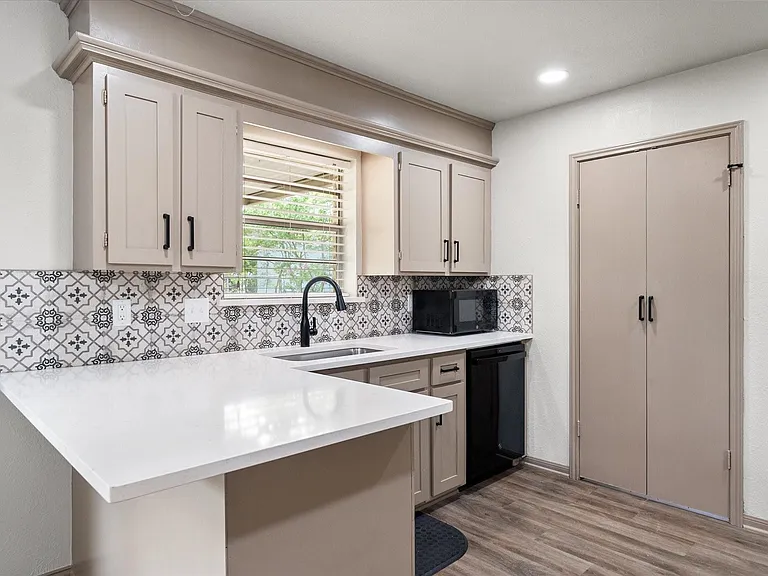 3008 Lafayette St — Photo 10