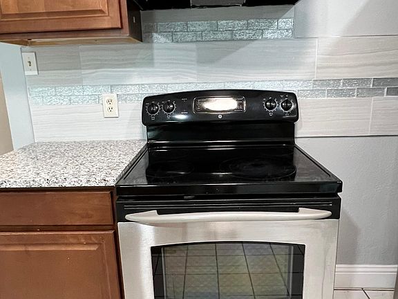 5th image of 623 E University Dr