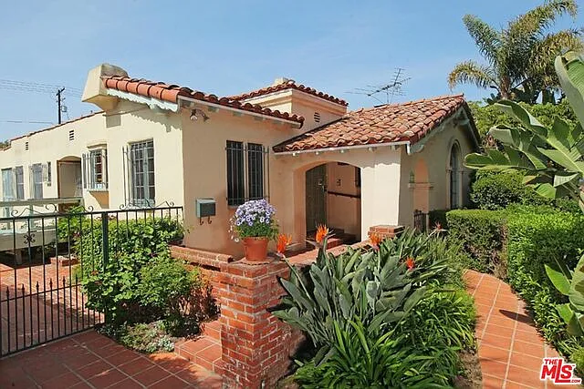 2 bed, 2.0 bath, 1583 sqft, $6,500 — Photo 2
