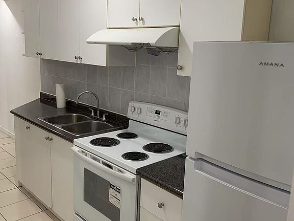 2nd image of 562 Bathurst St