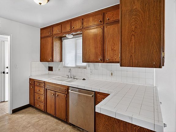 2nd image of 4115 N Briarwood Ave