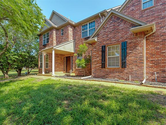 3rd image of 13353 Oak Hill Dr