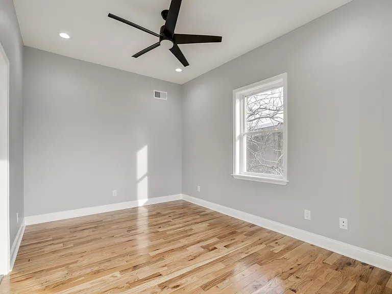 1544 W York St — Photo 11