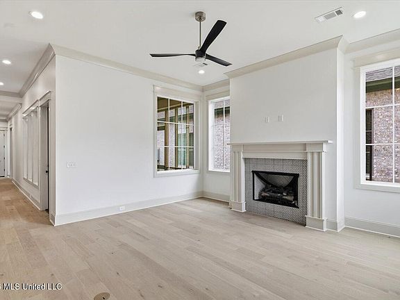 5th image of 132 Water St
