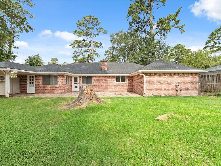 25602 Oakhurst Dr — Photo 24