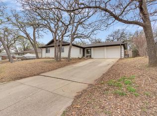 12 Somerset Ter, Bedford, TX 76022