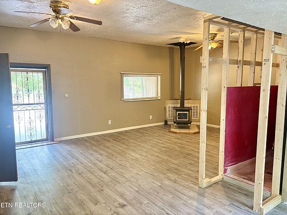 5th image of 1418 Lewis Ave