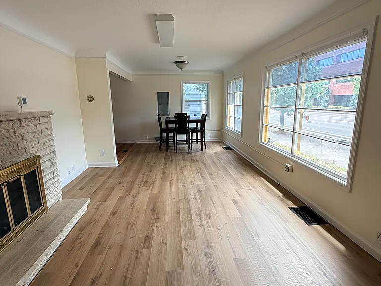 330 NE 102nd Ave — Photo 21